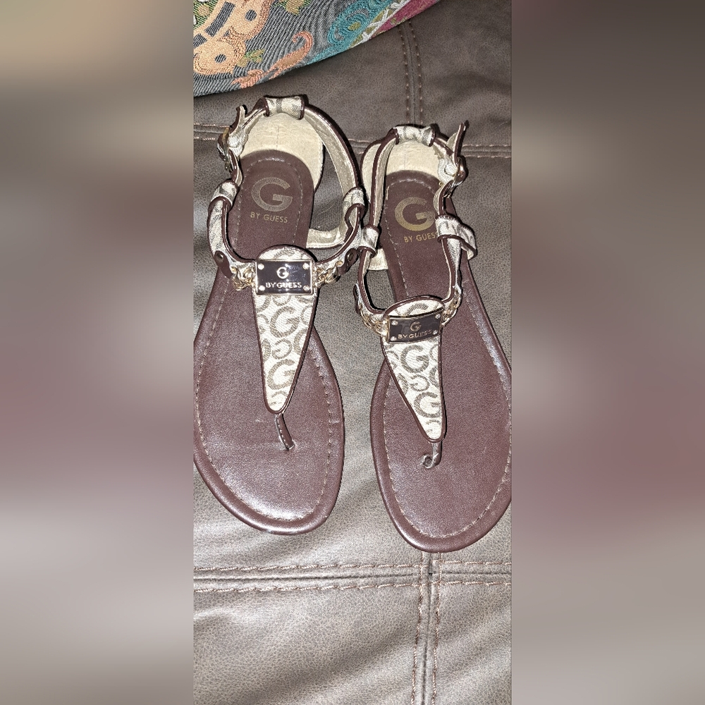 Ladies Guess Thong Ankle Strap Sandals With Buckle, G Logo Pattern Bling 8M